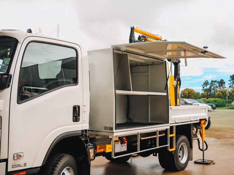 Service Truck with Quicklift® Compact Crane on Isuzu NPS450 - Endura ...