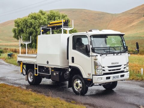 Service Truck with Quicklift® Compact Crane on Isuzu NPS450